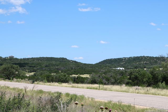25 Seep Springs, Camp Verde, TX 78010