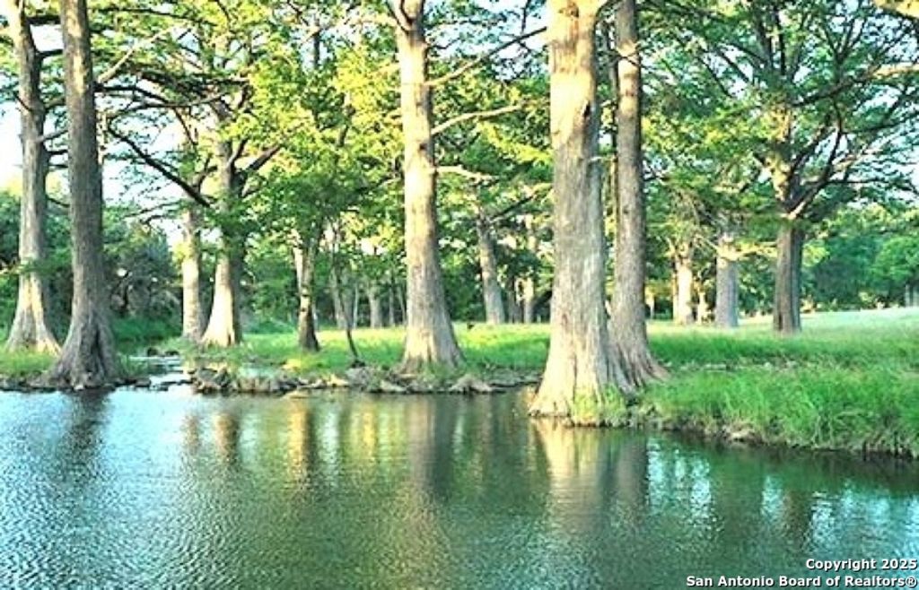 25 Seep Springs, Camp Verde, TX 78010