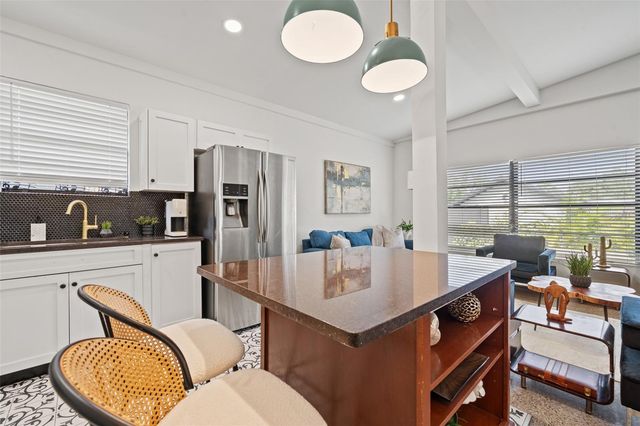 308 E HOLLYWOOD STREET, Tampa, FL 33604