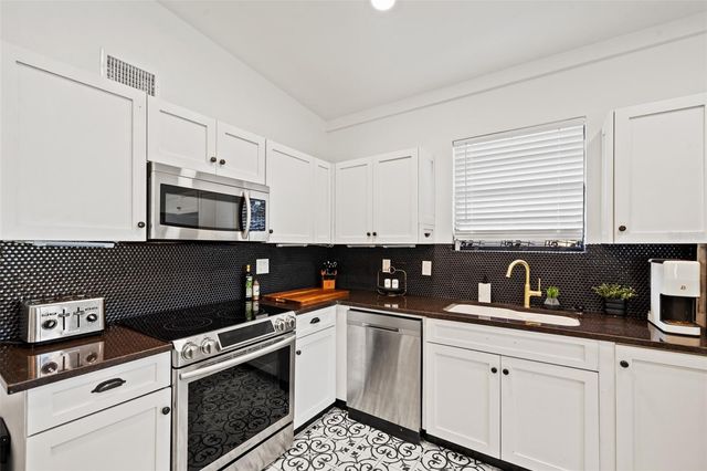 308 E HOLLYWOOD STREET, Tampa, FL 33604