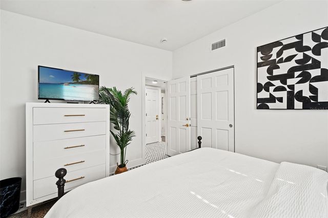 308 E HOLLYWOOD STREET, Tampa, FL 33604