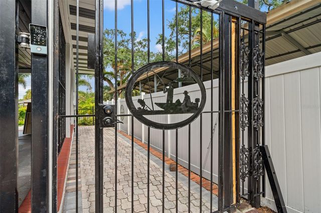 308 E HOLLYWOOD STREET, Tampa, FL 33604