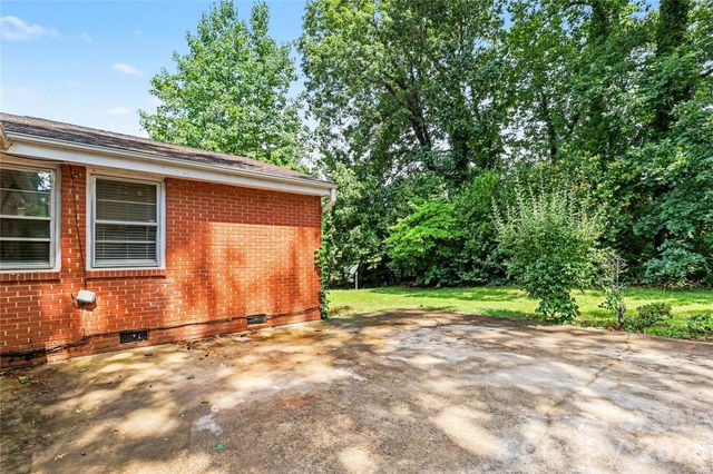 2000 Russell Avenue, Charlotte, NC 28216
