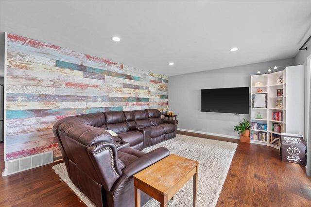6269 Parkview ROAD, Greendale, WI 53129