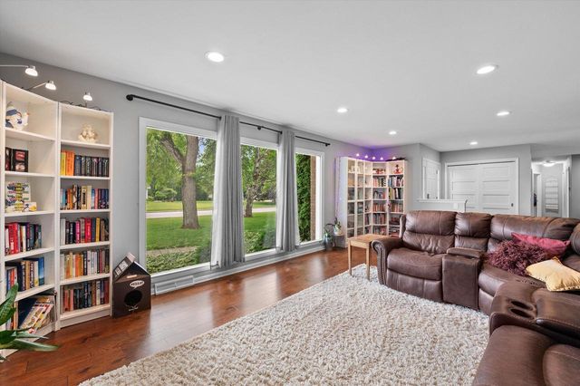 6269 Parkview ROAD, Greendale, WI 53129