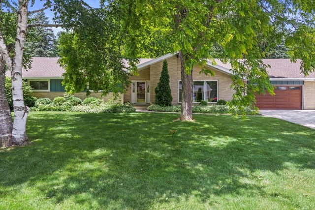 6269 Parkview ROAD, Greendale, WI 53129