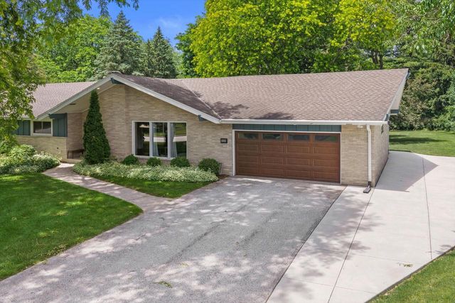 6269 Parkview ROAD, Greendale, WI 53129