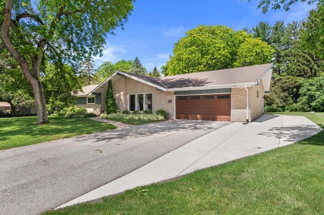 6269 Parkview ROAD, Greendale, WI 53129