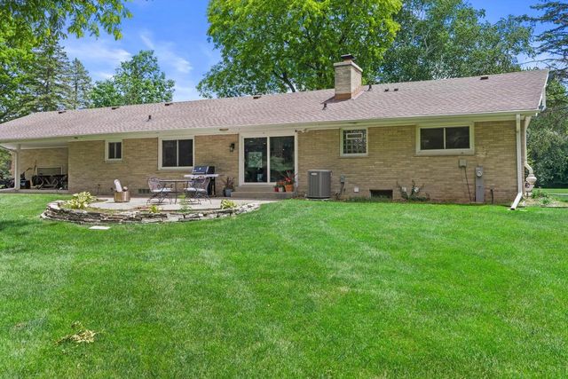 6269 Parkview ROAD, Greendale, WI 53129