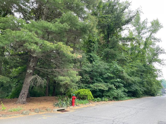 16 Morningcrest Drive, West Hartford, CT 06117