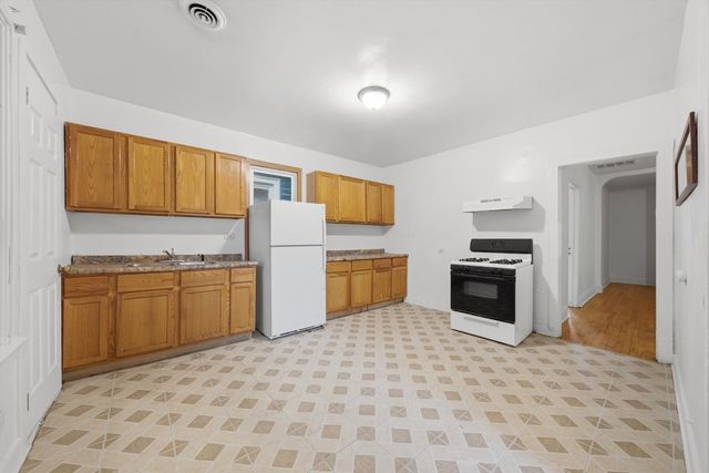 125 N 22nd Avenue, Melrose Park, IL 60160
