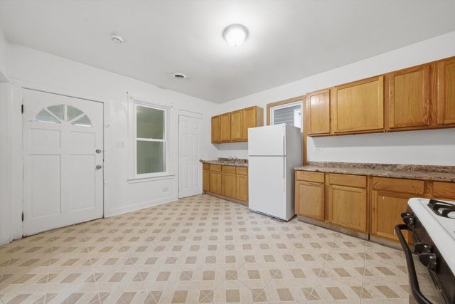 125 N 22nd Avenue, Melrose Park, IL 60160