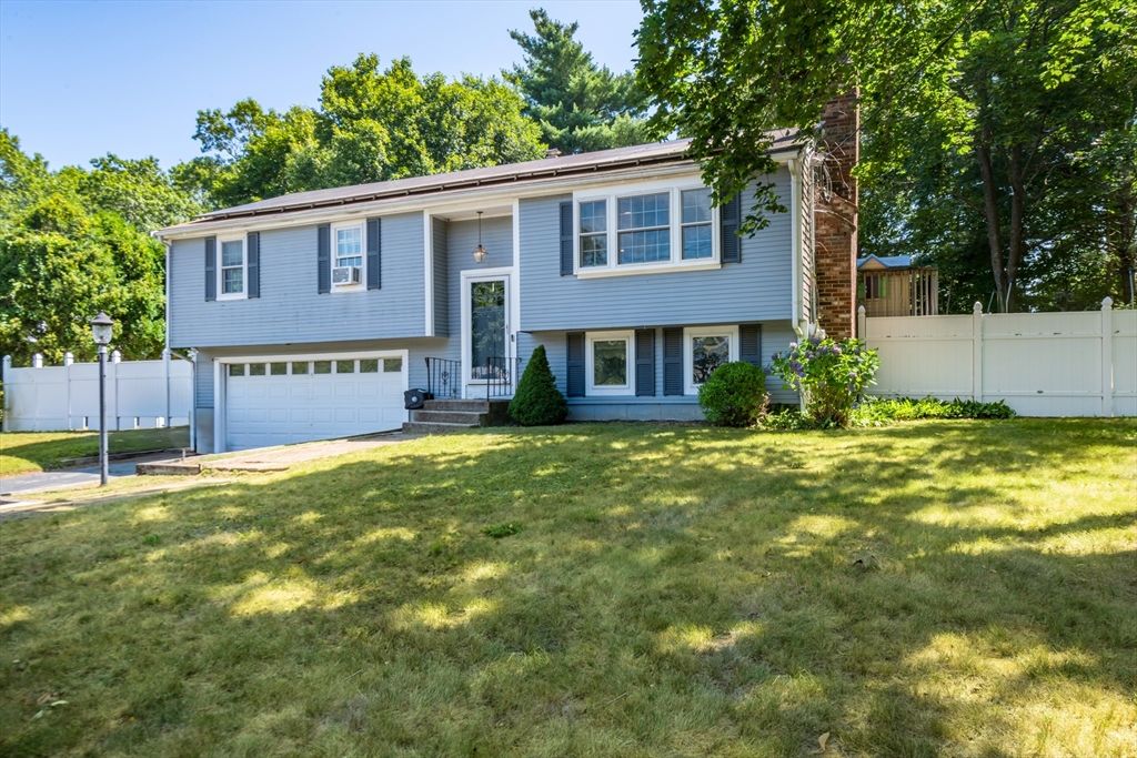 70 Flintlocke Dr, Plymouth, MA 02360