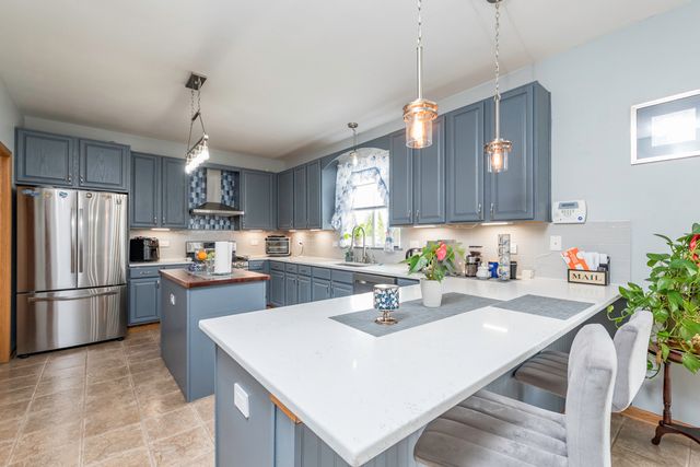 39689 LYNSEE Court, Beach Park, IL 60083