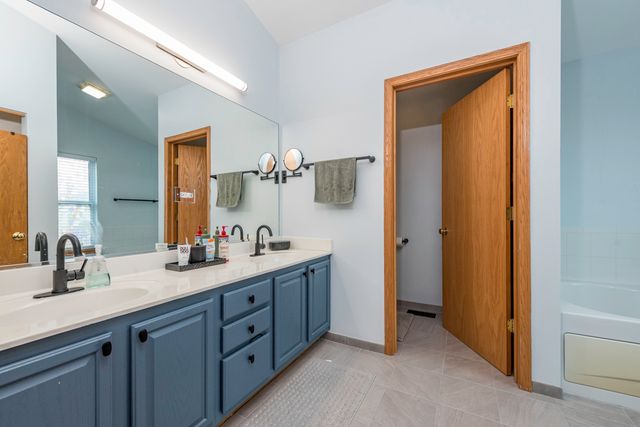 39689 LYNSEE Court, Beach Park, IL 60083