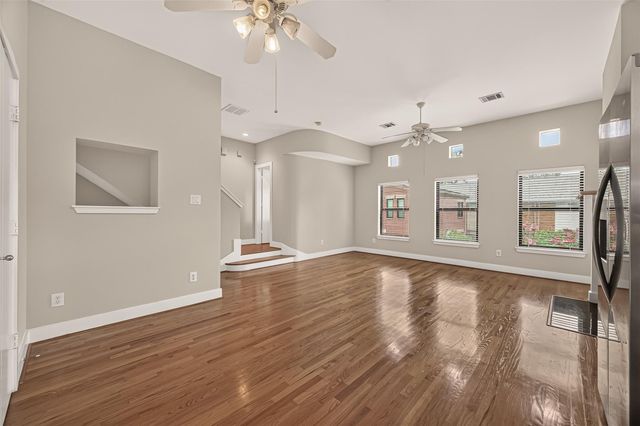 5653 Pine Street, Houston, TX 77081