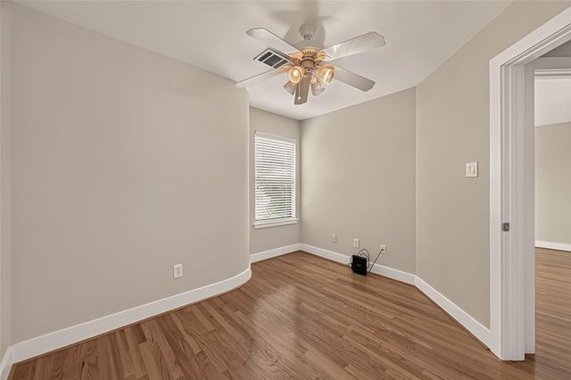 5653 Pine Street, Houston, TX 77081