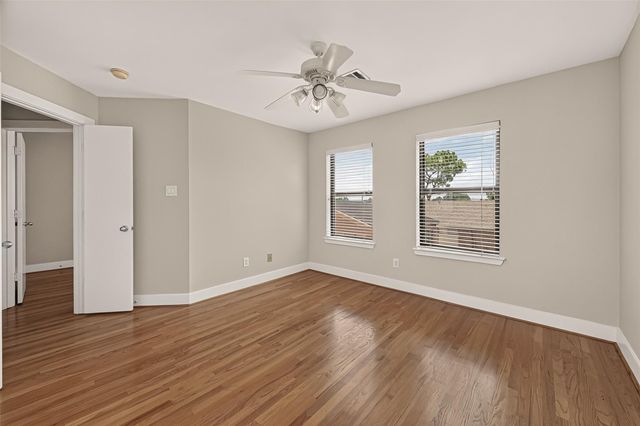 5653 Pine Street, Houston, TX 77081