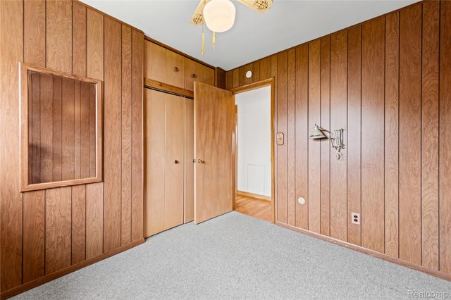 25629 Ridgeway Street, Dearborn Heights, MI 48127