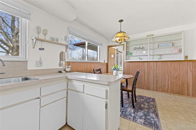 25629 Ridgeway Street, Dearborn Heights, MI 48127
