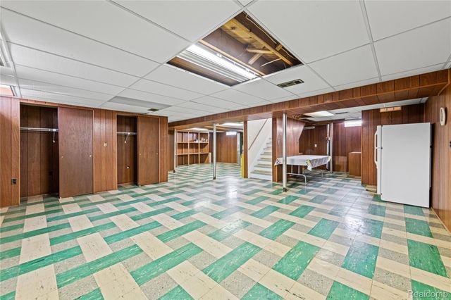 25629 Ridgeway Street, Dearborn Heights, MI 48127