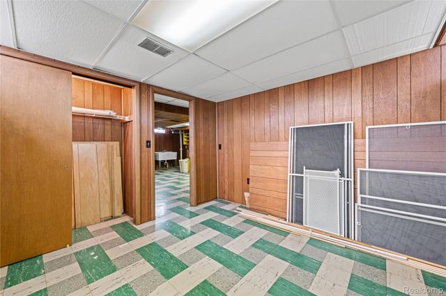 25629 Ridgeway Street, Dearborn Heights, MI 48127