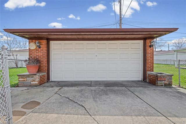 25629 Ridgeway Street, Dearborn Heights, MI 48127