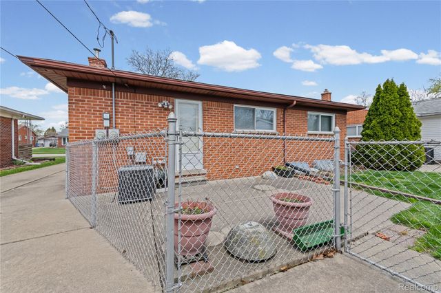 25629 Ridgeway Street, Dearborn Heights, MI 48127