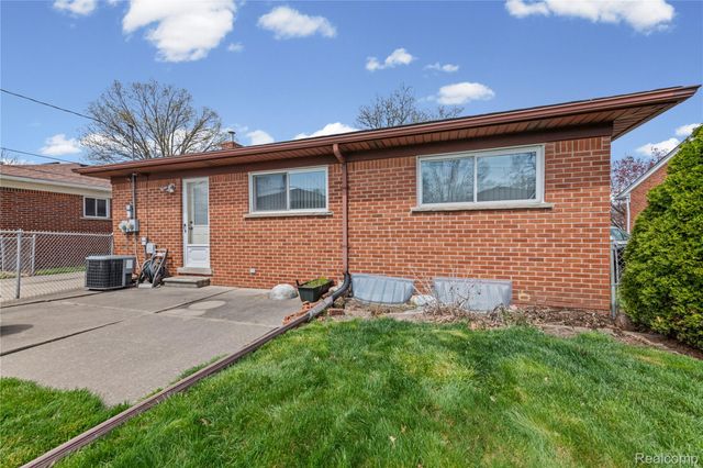 25629 Ridgeway Street, Dearborn Heights, MI 48127