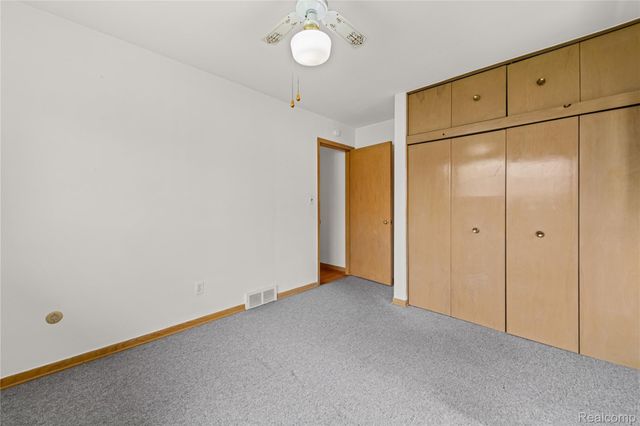 25629 Ridgeway Street, Dearborn Heights, MI 48127
