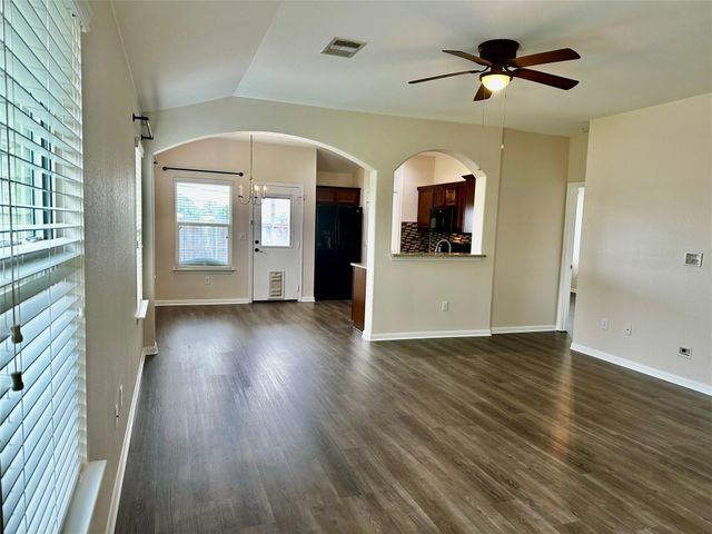106 Double Barrel CT, Bastrop, TX 78602