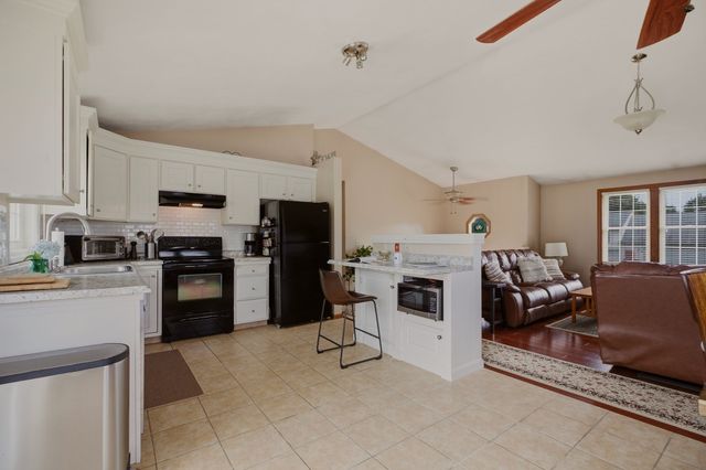 6 Musket Rd, Seekonk, MA 02771