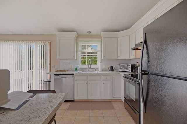 6 Musket Rd, Seekonk, MA 02771