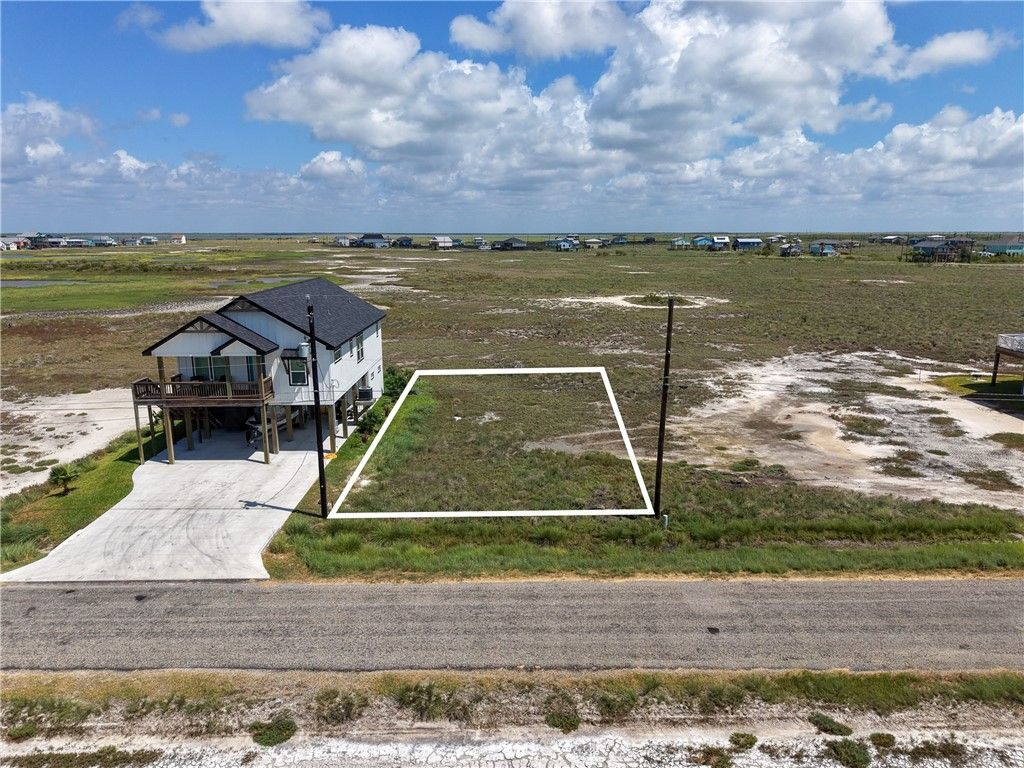 299 Kingfish Dr, Rockport, TX 78382 — photo 2