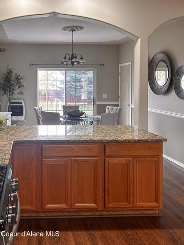 9088 N Orange Blossom CT, Hayden, ID 83835