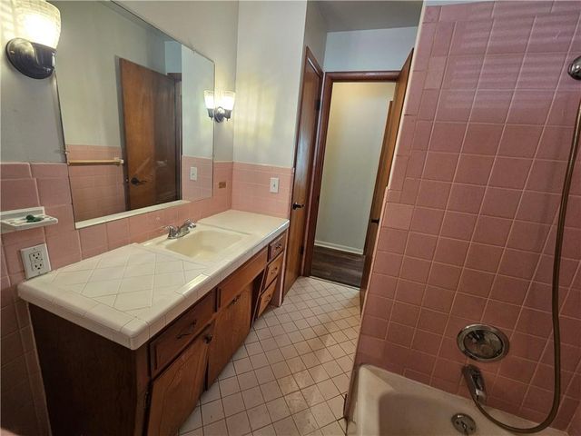 7308 Cedar Avenue, Raytown, MO 64133