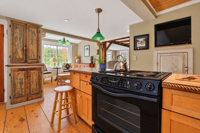 9 River Road, West Newbury, MA 01985