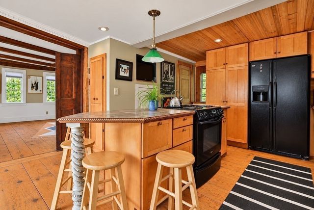 9 River Road, West Newbury, MA 01985