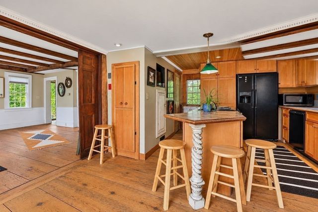 9 River Road, West Newbury, MA 01985