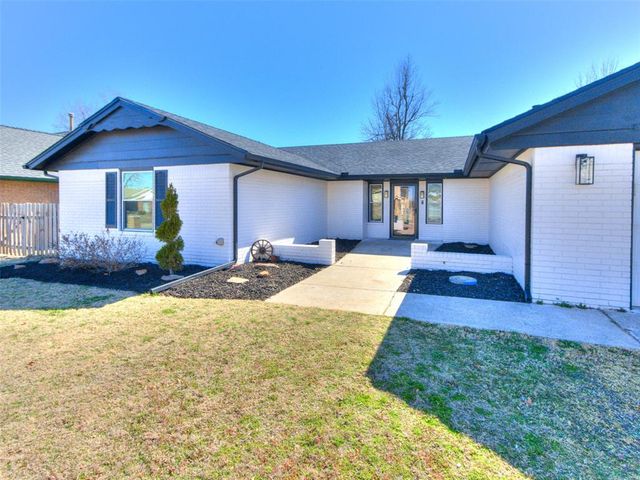 11500 Carriage Drive, Yukon, OK 73099