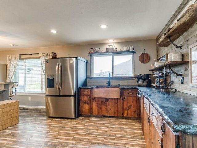 11500 Carriage Drive, Yukon, OK 73099