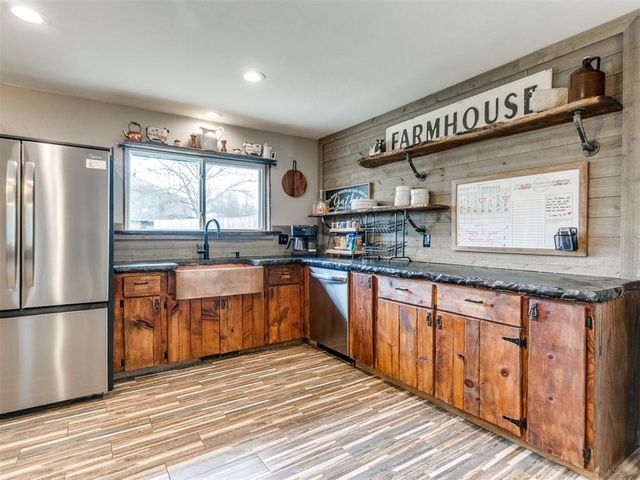 11500 Carriage Drive, Yukon, OK 73099