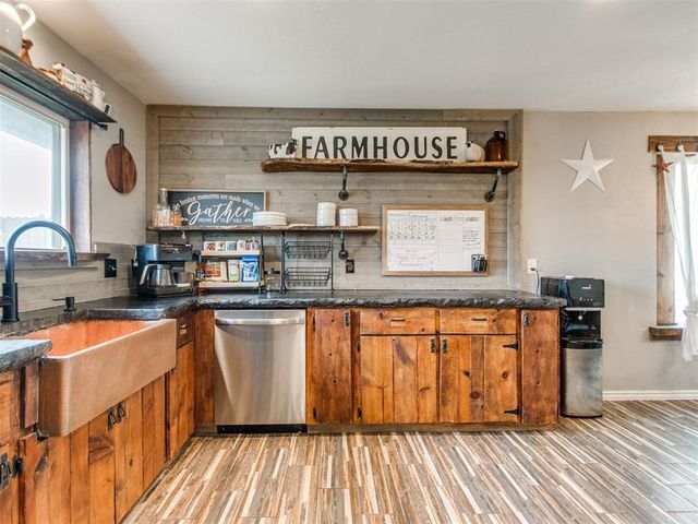11500 Carriage Drive, Yukon, OK 73099