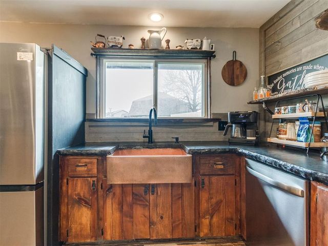 11500 Carriage Drive, Yukon, OK 73099