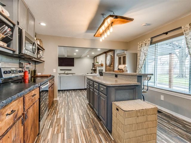 11500 Carriage Drive, Yukon, OK 73099