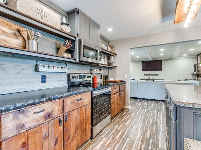 11500 Carriage Drive, Yukon, OK 73099