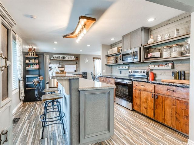 11500 Carriage Drive, Yukon, OK 73099