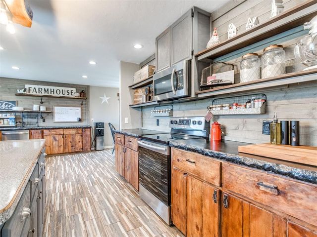 11500 Carriage Drive, Yukon, OK 73099