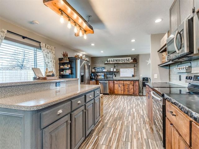 11500 Carriage Drive, Yukon, OK 73099