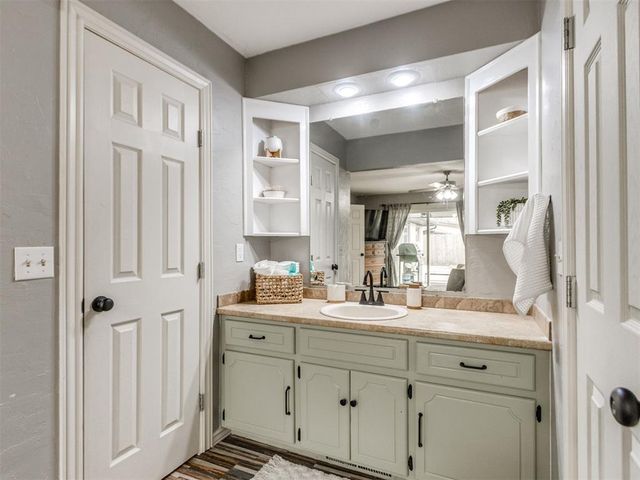 11500 Carriage Drive, Yukon, OK 73099